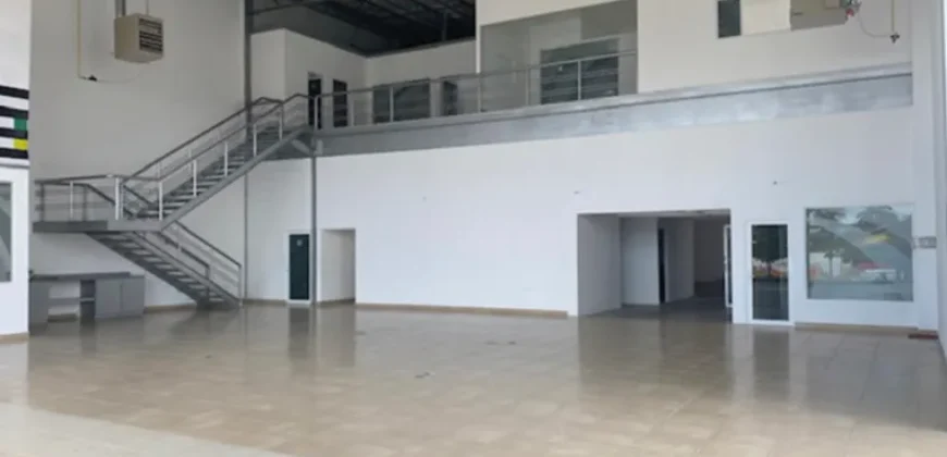 Local alquilado por Ortiz Mena 95.000 GL1
