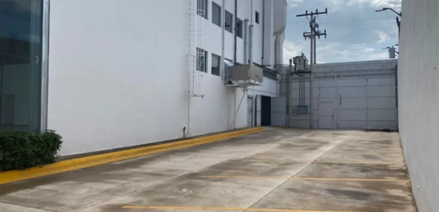 Local alquilado por Ortiz Mena 95.000 GL1